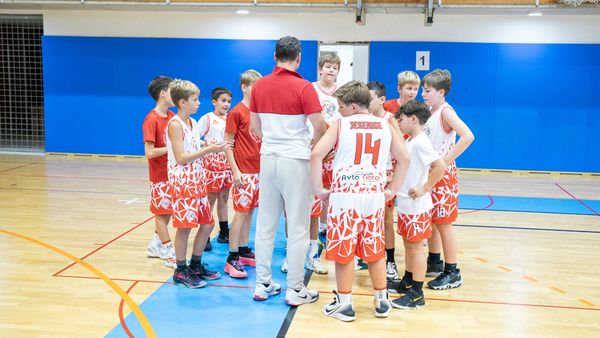 Trener in ekipa U12 med minuto odmora